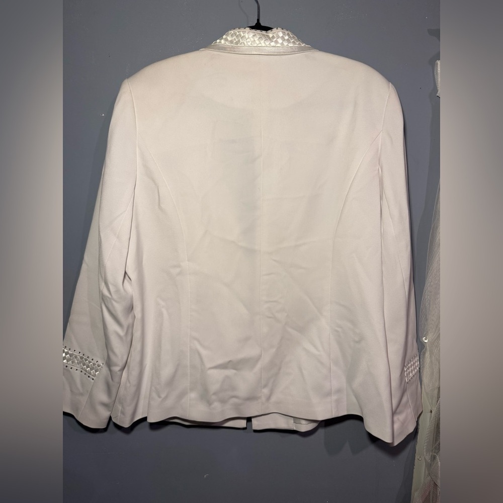 Francesca's Betini White Blazer Tailored Suit Jacket with Embroidery - Picture 6 of 9
